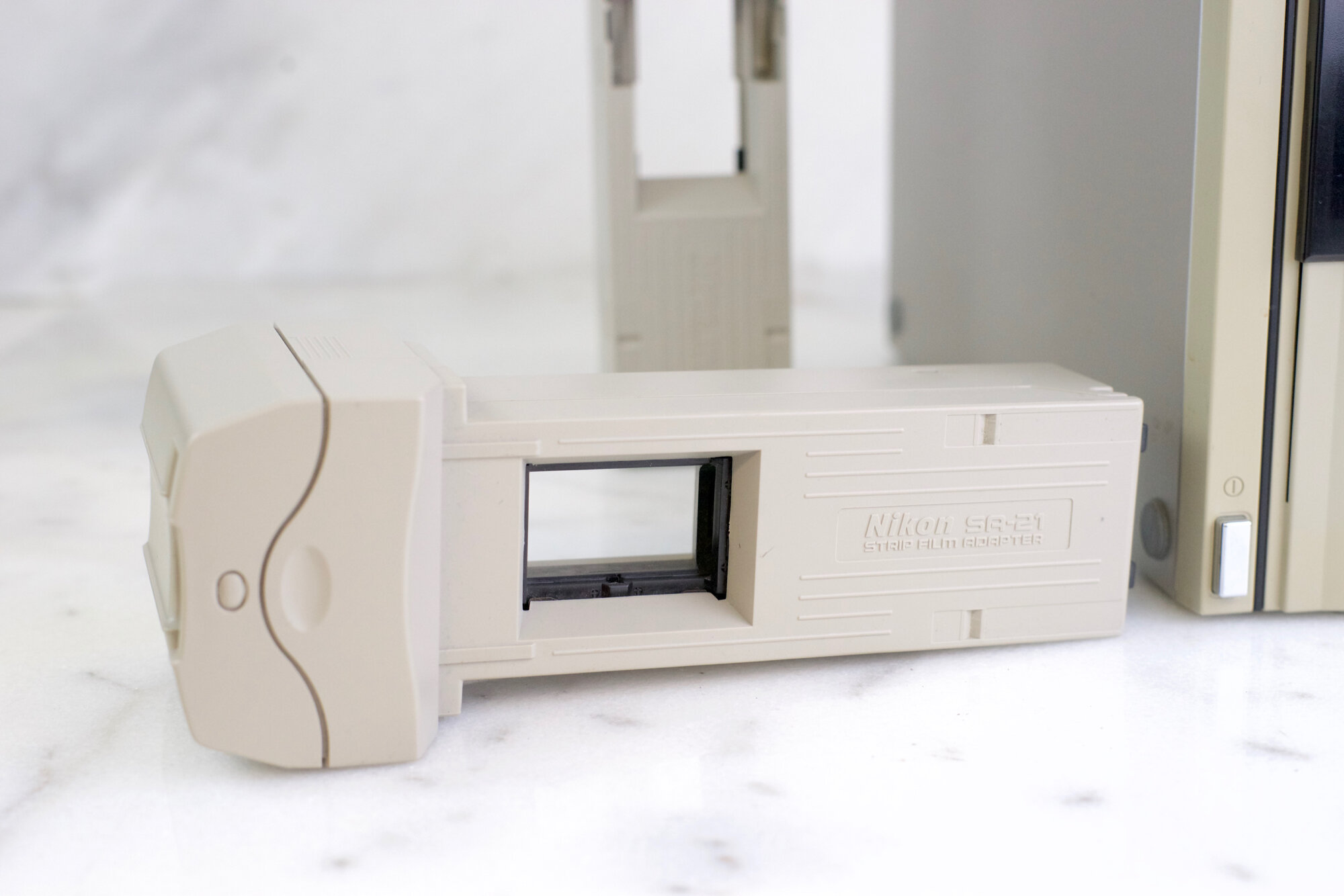 Nikon Coolscan IV ED LS-40 USB 35mm Film and Slide Scanner Nikon Coolscan IV ED LS-40 USB 35mm Film and Slide Scanner